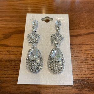 NWT - Silver dangly earrings, for formal events